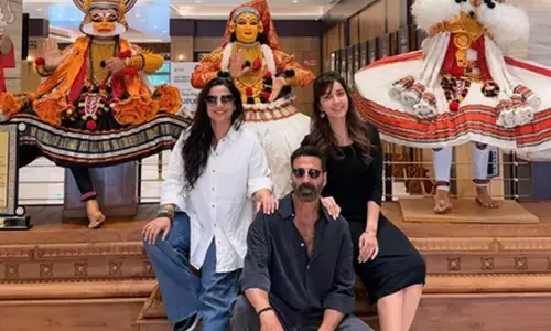 अक्षय कुमार ने पूरी की अपनी अगली फिल्म की शूटिंग, केरल की वादियों में विद्या और राशि संग जमाया रंग अक्षय कुमार ने पूरी की अपनी अगली फिल्म की शूटिंग, केरल की वादियों में विद्या और राशि संग जमाया रंग