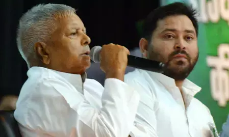 आईआरसीटीसी घोटाले में लालू परिवार पर आरोप तय करने का फैसला टला, अब 22 मई को होगी अगली सुनवाई आईआरसीटीसी घोटाले में लालू परिवार पर आरोप तय करने का फैसला टला, अब 22 मई को होगी अगली सुनवाई
