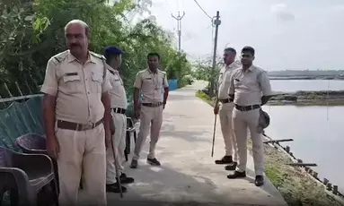 पश्चिम बंगाल: संदेशखाली में चुनाव के बाद हिंसा, गोलीबारी में पुलिस और केंद्रीय बलों के 5 जवान घायल पश्चिम बंगाल: संदेशखाली में चुनाव के बाद हिंसा, गोलीबारी में पुलिस और केंद्रीय बलों के 5 जवान घायल