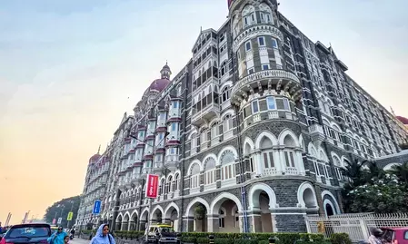 मुंबई: ताज और ट्राइडेंट होटल में आतंकी हमले की धमकी, पुलिस ने आरोपी को हिरासत में लिया मुंबई: ताज और ट्राइडेंट होटल में आतंकी हमले की धमकी, पुलिस ने आरोपी को हिरासत में लिया