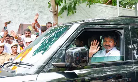 मद्रास हाई कोर्ट में विजय के खिलाफ एफआईआर की मांग, आयकर मामले पर रिट याचिका दायर मद्रास हाई कोर्ट में विजय के खिलाफ एफआईआर की मांग, आयकर मामले पर रिट याचिका दायर