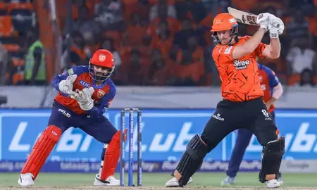 आईपीएल 2026: एसआरएच की ताबड़तोड़ बल्लेबाजी, पीबीकेएस को 236 रन का लक्ष्य आईपीएल 2026: एसआरएच की ताबड़तोड़ बल्लेबाजी, पीबीकेएस को 236 रन का लक्ष्य