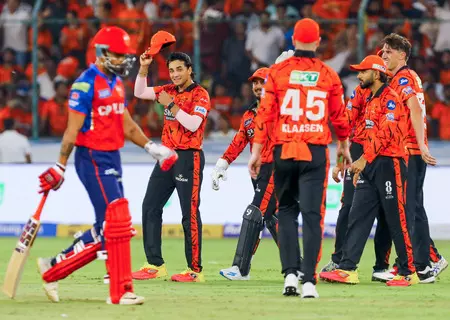 आईपीएल 2026: पंजाब किंग्स को हराकर एसआरएच बनी नंबर 1, ऑरेंज कैप और पर्पल कैप किसके पास? आईपीएल 2026: पंजाब किंग्स को हराकर एसआरएच बनी नंबर 1, ऑरेंज कैप और पर्पल कैप किसके पास?
