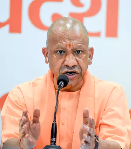 यूपी में अब सिफारिश और भ्रष्टाचार नहीं, बल्कि केवल योग्यता के आधार पर युवाओं को नौकरी मिल रही है: सीएम योगी यूपी में अब सिफारिश और भ्रष्टाचार नहीं, बल्कि केवल योग्यता के आधार पर युवाओं को नौकरी मिल रही है: सीएम योगी