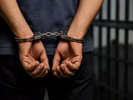 बिहार: वैशाली पुलिस ने लूट के मामले को सुलझाया, दो नेपाली नागरिक समेत 3 गिरफ्तार बिहार: वैशाली पुलिस ने लूट के मामले को सुलझाया, दो नेपाली नागरिक समेत 3 गिरफ्तार