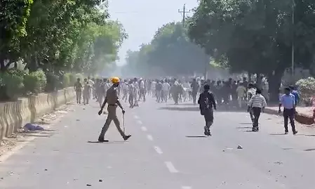 गौतमबुद्धनगर में श्रमिकों के हिंसक प्रदर्शन की होगी मजिस्ट्रियल जांच, 15 मई तक मांगे गए साक्ष्य गौतमबुद्धनगर में श्रमिकों के हिंसक प्रदर्शन की होगी मजिस्ट्रियल जांच, 15 मई तक मांगे गए साक्ष्य