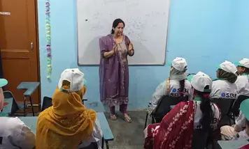 जम्मू-कश्मीर: डोडा में आरसेटी योजना से लड़कियां बन रहीं आत्मनिर्भर, टेलरिंग प्रशिक्षण से मिल रहा नया अवसर जम्मू-कश्मीर: डोडा में आरसेटी योजना से लड़कियां बन रहीं आत्मनिर्भर, टेलरिंग प्रशिक्षण से मिल रहा नया अवसर