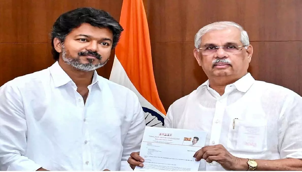 तमिलनाडु में अब बनेगी ‘विजय सरकार’, बहुमत का आंकड़ा पार; कांग्रेस के बाद तीन छोटे दलों ने भी दिया समर्थन तमिलनाडु में अब बनेगी ‘विजय सरकार’, बहुमत का आंकड़ा पार; कांग्रेस के बाद तीन छोटे दलों ने भी दिया समर्थन
