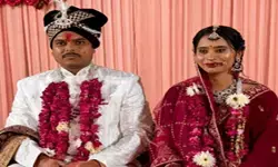 उम्रकैद की सजा काट रहे कैदी को दिल दे बैठी जेलर, 14 साल जेल में रहा… रिहाई के बाद दोनों ने कर ली शादी उम्रकैद की सजा काट रहे कैदी को दिल दे बैठी जेलर, 14 साल जेल में रहा… रिहाई के बाद दोनों ने कर ली शादी