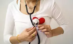 यूपी स्वास्थ्य विभाग में हड़कंप: 5 चिकित्साधिकारी बर्खास्त, लापरवाह डॉक्टरों पर ब्रजेश पाठक का कड़ा एक्शन