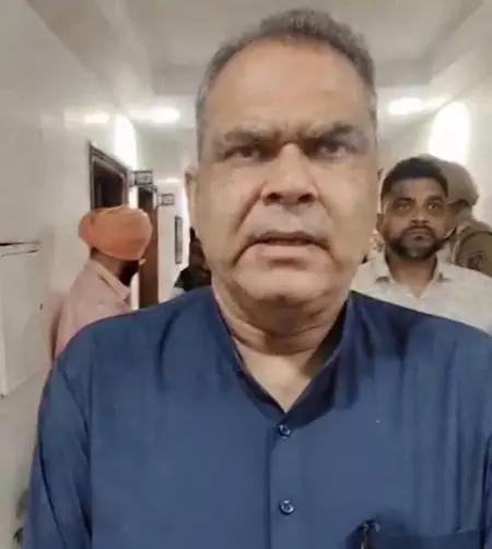 पंजाब में ईडी रेड के बाद कैबिनेट मंत्री संजीव अरोड़ा गिरफ्तार, आप ने केंद्र सरकार पर लगाए आरोप पंजाब में ईडी रेड के बाद कैबिनेट मंत्री संजीव अरोड़ा गिरफ्तार, आप ने केंद्र सरकार पर लगाए आरोप