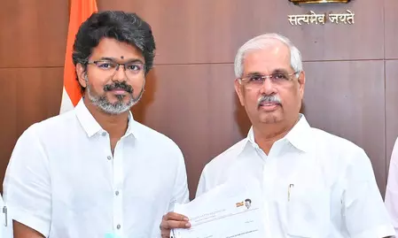 तमिलनाडु में विजय भवः, राज्यपाल से मुलाकात के बाद सरकार गठन की प्रक्रिया शुरू तमिलनाडु में विजय भवः, राज्यपाल से मुलाकात के बाद सरकार गठन की प्रक्रिया शुरू