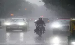 भारी बारिश और आंधी-तूफान की चेतावनी, IMD का आज इन राज्यों के लिए अलर्ट भारी बारिश और आंधी-तूफान की चेतावनी, IMD का आज इन राज्यों के लिए अलर्ट