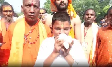 कोलकाता: शंखनाद से ब्रिगेड परेड ग्राउंड में बना उत्सव जैसा माहौल, साधु-संत बोले- बंगाल में आया राम राज्य कोलकाता: शंखनाद से ब्रिगेड परेड ग्राउंड में बना उत्सव जैसा माहौल, साधु-संत बोले- बंगाल में आया राम राज्य