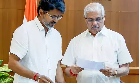 तमिलनाडु सरकार गठन पर फंसा पेंच, राष्ट्रपति शासन की अटकलें तेज तमिलनाडु सरकार गठन पर फंसा पेंच, राष्ट्रपति शासन की अटकलें तेज