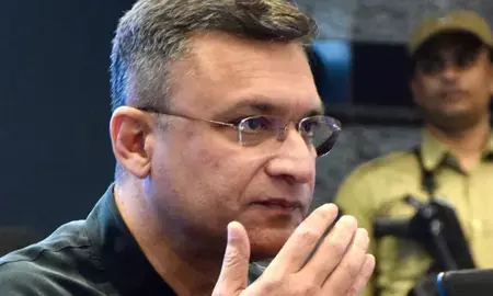 हिजाब छीनने वालों सुन लो! आने वाले समय में हमारी बेटियां आईपीएस बनकर सलामी लेंगी: अकबरुद्दीन ओवैसी