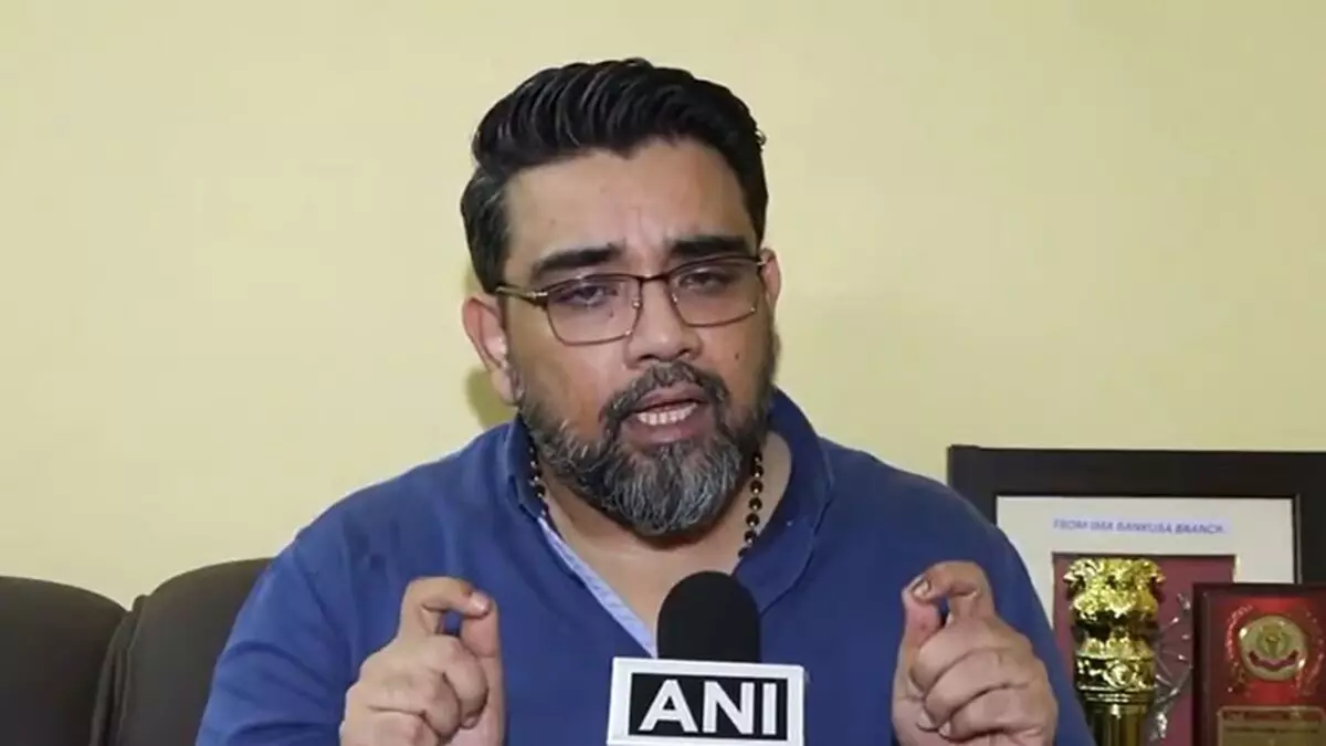 तृणमूल से निलंबन के बाद पूर्व प्रवक्ता ऋजु दत्ता का बड़ा हमला, बोले- पंचायत से लेकर नगर निकाय तक होती थी वसूली तृणमूल से निलंबन के बाद पूर्व प्रवक्ता ऋजु दत्ता का बड़ा हमला, बोले- पंचायत से लेकर नगर निकाय तक होती थी वसूली