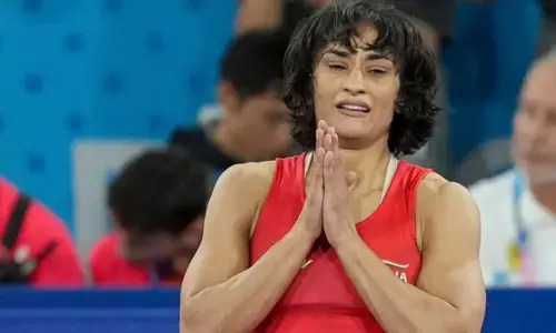 विनेश ने डब्ल्यूएफआई के नोटिस पर दिया जवाब, बोलीं- मुझे सिर्फ निष्पक्ष मौका चाहिए विनेश ने डब्ल्यूएफआई के नोटिस पर दिया जवाब, बोलीं- मुझे सिर्फ निष्पक्ष मौका चाहिए