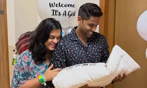 पिता बनने के बाद पहली बार सामने आई सूर्यकुमार यादव की बेटी की झलक, नाम सुन खुश हुए फैंस पिता बनने के बाद पहली बार सामने आई सूर्यकुमार यादव की बेटी की झलक, नाम सुन खुश हुए फैंस