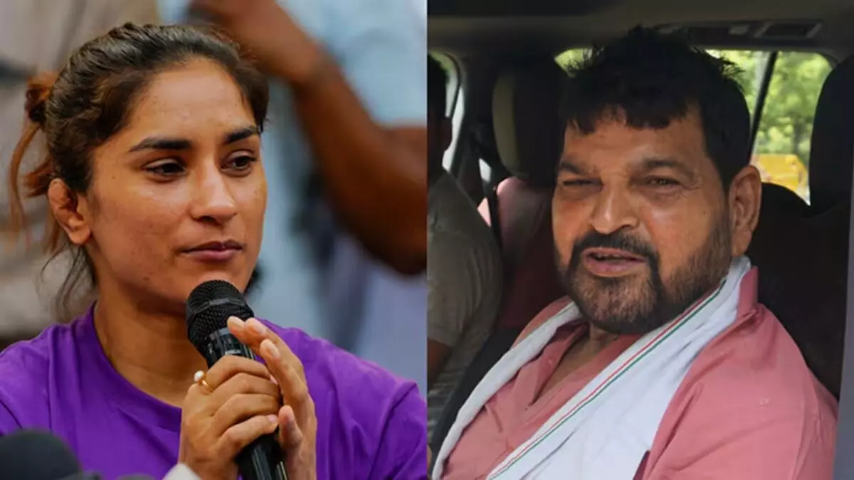 विनेश फोगाट और बृजभूषण शरण के बीच फिर बढ़ी तल्खी, सोशल मीडिया पर शायरी बनी चर्चा का केंद्र विनेश फोगाट और बृजभूषण शरण के बीच फिर बढ़ी तल्खी, सोशल मीडिया पर शायरी बनी चर्चा का केंद्र