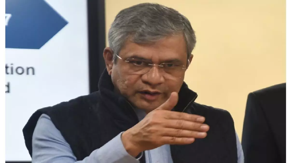 पश्चिम एशिया में शांति नहीं, पीएम मोदी के बाद केंद्रीय मंत्री ने भी तेल बचाने और WFH पर दिया जोर पश्चिम एशिया में शांति नहीं, पीएम मोदी के बाद केंद्रीय मंत्री ने भी तेल बचाने और WFH पर दिया जोर