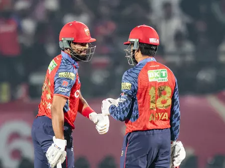 आईपीएल 2026: प्रियांश-अय्यर के अर्धशतक, पंजाब किंग्स ने दिल्ली कैपिटल्स को दिया 211 रन का टारगेट आईपीएल 2026: प्रियांश-अय्यर के अर्धशतक, पंजाब किंग्स ने दिल्ली कैपिटल्स को दिया 211 रन का टारगेट
