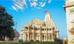 सोमनाथ अमृतपर्व: पहली बार शिखर पर 11 पवित्र तीर्थों के जल से होगा कुंभाभिषेक; आयोजन के साक्षी बनेंगे पीएम मोदी सोमनाथ अमृतपर्व: पहली बार शिखर पर 11 पवित्र तीर्थों के जल से होगा कुंभाभिषेक; आयोजन के साक्षी बनेंगे पीएम मोदी