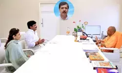 पूर्वांचल की सियासत में बड़ी हलचल, धनंजय सिंह की पत्नी श्रीकला ने की सीएम योगी से मुलाकात; एमएलसी बृजेश सिंह भी थे साथ