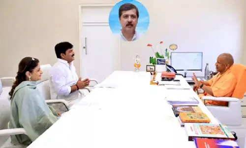पूर्वांचल की सियासत में बड़ी हलचल, धनंजय सिंह की पत्नी श्रीकला ने की सीएम योगी से मुलाकात; एमएलसी बृजेश सिंह भी थे साथ पूर्वांचल की सियासत में बड़ी हलचल, धनंजय सिंह की पत्नी श्रीकला ने की सीएम योगी से मुलाकात; एमएलसी बृजेश सिंह भी थे साथ