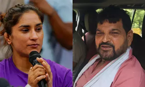 विनेश फोगाट और बृजभूषण शरण के बीच फिर बढ़ी तल्खी, सोशल मीडिया पर शायरी बनी चर्चा का केंद्र विनेश फोगाट और बृजभूषण शरण के बीच फिर बढ़ी तल्खी, सोशल मीडिया पर शायरी बनी चर्चा का केंद्र