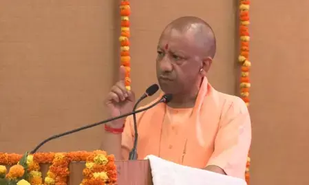 काशी में CM योगी का बड़ा बयान: सनातन को मिटाने वाले खुद मिट गए, विपक्ष पर साधा निशाना काशी में CM योगी का बड़ा बयान: सनातन को मिटाने वाले खुद मिट गए, विपक्ष पर साधा निशाना