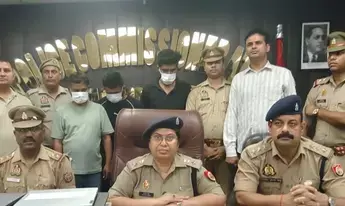 नोएडा में गाड़ी का शीशा तोड़कर लैपटॉप चोरी करने वाले गैंग का पर्दाफाश, तीन आरोपी गिरफ्तार नोएडा में गाड़ी का शीशा तोड़कर लैपटॉप चोरी करने वाले गैंग का पर्दाफाश, तीन आरोपी गिरफ्तार