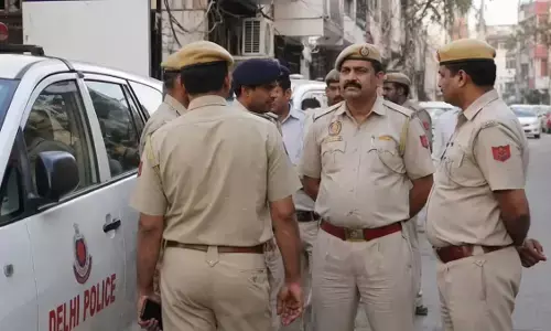 दिल्ली फिर शर्मसार! नॉर्थ ईस्ट की महिलाओं से बदसलूकी, कपड़े फाड़ने और धमकी देने का आरोप दिल्ली फिर शर्मसार! नॉर्थ ईस्ट की महिलाओं से बदसलूकी, कपड़े फाड़ने और धमकी देने का आरोप