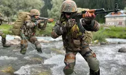 जम्मू-कश्मीर: सेना ने नियंत्रण रेखा पर घुसपैठ की कोशिश नाकाम की, मारा गया आतंकवादी जम्मू-कश्मीर: सेना ने नियंत्रण रेखा पर घुसपैठ की कोशिश नाकाम की, मारा गया आतंकवादी