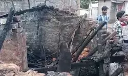 छत्तीसगढ़: सिलेंडर ब्लास्ट में एक ही परिवार के चार लोगों की मौत, सीएम ने मुआवजे का किया ऐलान छत्तीसगढ़: सिलेंडर ब्लास्ट में एक ही परिवार के चार लोगों की मौत, सीएम ने मुआवजे का किया ऐलान