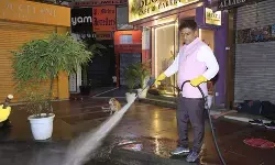 दिल्ली: एनडीएमसी के उपाध्यक्ष ने जलभराव रोकने के उपायों की समीक्षा की, खान मार्केट में रात की सफाई में शामिल हुए दिल्ली: एनडीएमसी के उपाध्यक्ष ने जलभराव रोकने के उपायों की समीक्षा की, खान मार्केट में रात की सफाई में शामिल हुए