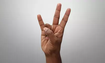 अस्थमा में राहत दिलाने में मददगार सूर्य मुद्रा, तनाव को कम कर दिमाग को करती है शांत अस्थमा में राहत दिलाने में मददगार सूर्य मुद्रा, तनाव को कम कर दिमाग को करती है शांत
