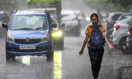 एनसीआर में आज मौसम बदलेगा करवट, येलो अलर्ट जारी, बारिश और 50 किमी प्रतिघंटा की रफ्तार से चलेंगी तेज हवाएं