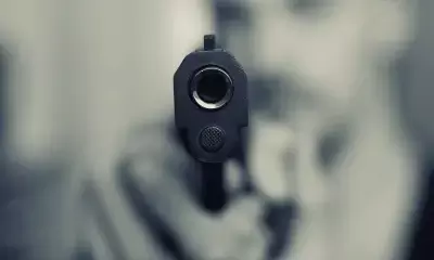 मुंबई के भायखला में गोलीबारी, एक व्यक्ति घायल; जांच में जुटी क्राइम ब्रांच मुंबई के भायखला में गोलीबारी, एक व्यक्ति घायल; जांच में जुटी क्राइम ब्रांच