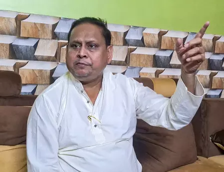 सुवेंदु अधिकारी के फैसलों से सहमत हुमायूं कबीर, बोले- ममता बनर्जी की भ्रष्ट सरकार को गिराना मकसद था सुवेंदु अधिकारी के फैसलों से सहमत हुमायूं कबीर, बोले- ममता बनर्जी की भ्रष्ट सरकार को गिराना मकसद था