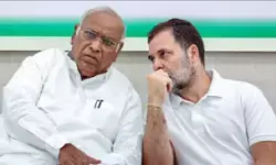 केरल का अगला मुख्यमंत्री कौन?: राहुल गांधी ने टटोली नेताओं की नब्ज, अब खरगे के फैसले पर टिकी निगाहें केरल का अगला मुख्यमंत्री कौन?: राहुल गांधी ने टटोली नेताओं की नब्ज, अब खरगे के फैसले पर टिकी निगाहें