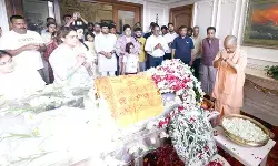प्रतीक यादव के निधन से शोक में डूबा यादव परिवार, सीएम योगी ने आवास पहुंच कर दी श्रद्धांजलि प्रतीक यादव के निधन से शोक में डूबा यादव परिवार, सीएम योगी ने आवास पहुंच कर दी श्रद्धांजलि