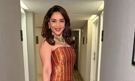 तीन साल की उम्र से ठुमकने लगी थीं धक धक गर्ल, बतौर कथक नृत्यांगना नौवें साल में मिला था स्कॉलरशिप तीन साल की उम्र से ठुमकने लगी थीं धक धक गर्ल, बतौर कथक नृत्यांगना नौवें साल में मिला था स्कॉलरशिप