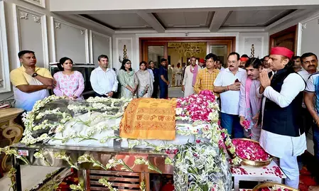 लखनऊ के भैसाकुंड में होगा मुलायम सिंह यादव के बेटे प्रतीक यादव का अंतिम संस्कार लखनऊ के भैसाकुंड में होगा मुलायम सिंह यादव के बेटे प्रतीक यादव का अंतिम संस्कार