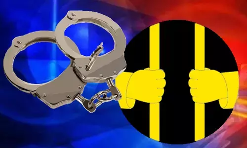 बिहार: सारण में आर्केस्ट्रा समूहों पर छापेमारी, नौ लड़कियां कराई गईं मुक्त, दो आरोपी गिरफ्तार बिहार: सारण में आर्केस्ट्रा समूहों पर छापेमारी, नौ लड़कियां कराई गईं मुक्त, दो आरोपी गिरफ्तार