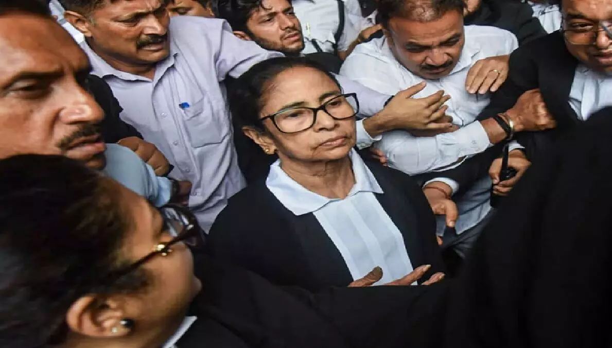 वकील बनना न पड़ जाए भारी, कागज नहीं दिखाए तो ममता के खिलाफ कैसा ऐक्शन? बार काउंसिल की जांच शुरू वकील बनना न पड़ जाए भारी, कागज नहीं दिखाए तो ममता के खिलाफ कैसा ऐक्शन? बार काउंसिल की जांच शुरू