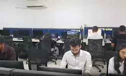 सूरत में कई कंपनियों ने कर्मचारियों को दिया वर्क फ्रॉम होम, कहा- कार पूलिंग और पब्लिक ट्रांसपोर्ट को मिलेगा बढ़ावा