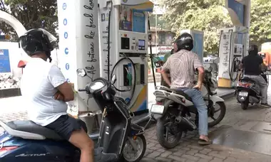 पेट्रोल-डीजल के दाम को लेकर लोगों ने रखी अपनी राय, कहा- ये तो होना ही था, अब कोई क्या करे पेट्रोल-डीजल के दाम को लेकर लोगों ने रखी अपनी राय, कहा- ये तो होना ही था, अब कोई क्या करे