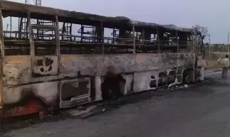 आंध्र प्रदेश: प्रकाशम में चलती बस में लगी भीषण आग, सूझबूझ से 36 यात्रियों की बाल-बाल बची जान