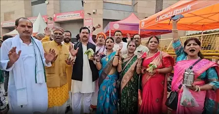 भोजशाला फैसले के बाद ज्ञानवापी पर तेज हुई मांग, काशी विश्वनाथ मंदिर में दर्शन करने पहुंचे पक्षकार और अधिवक्ता भोजशाला फैसले के बाद ज्ञानवापी पर तेज हुई मांग, काशी विश्वनाथ मंदिर में दर्शन करने पहुंचे पक्षकार और अधिवक्ता